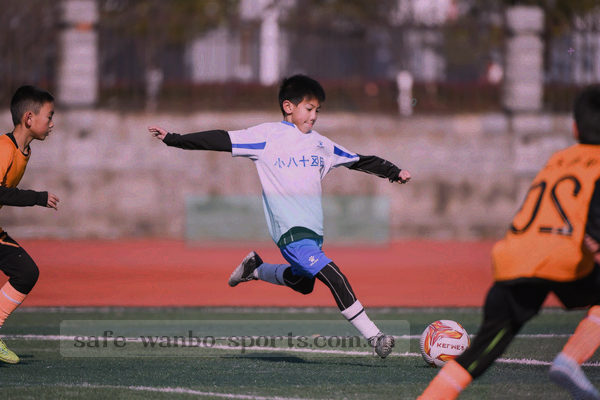 首次到访引导界面示意与客服通道入口的抽象构图